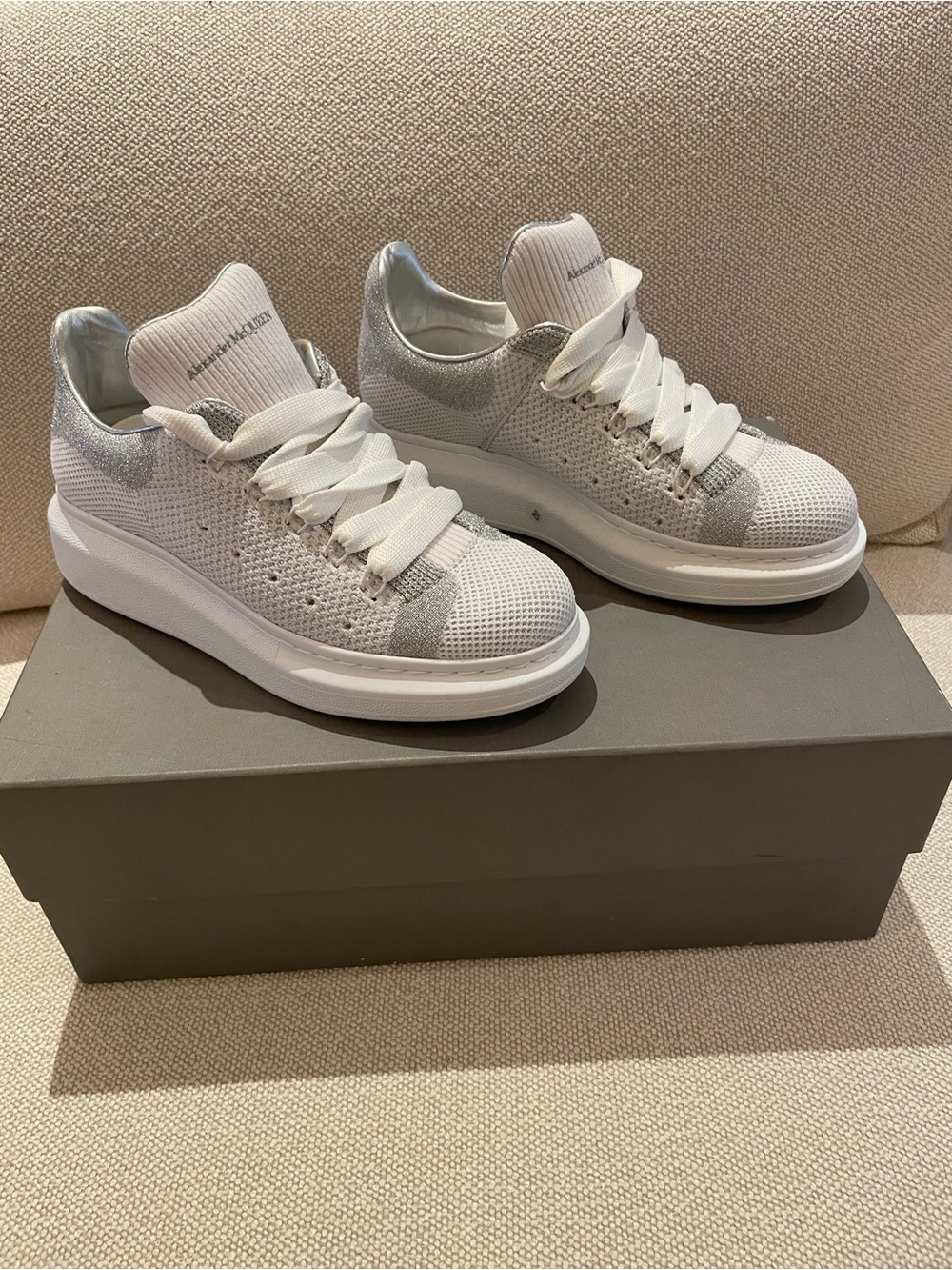 Alexander McQueen New White/Silver Subtle Sparkle Knit Platform Sneakers - Women